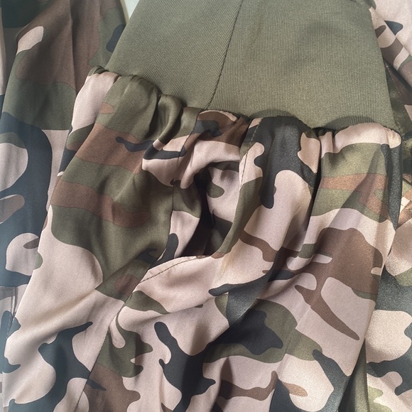 Cinq á Sept Les Jour Giles Pants- Olive Size Medium - Picture 8 of 8